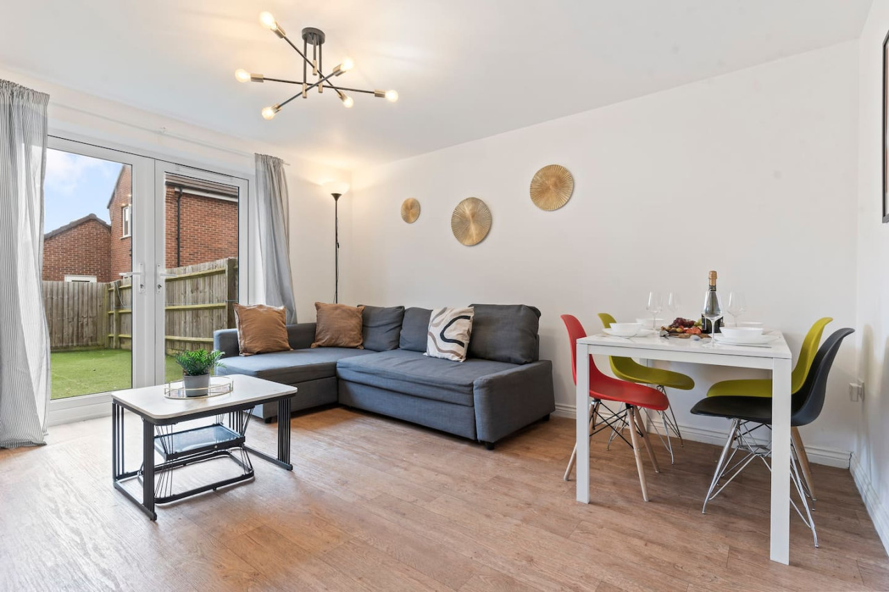 Anglian Retreat - Free Parking, FastWiFi & SmartTV in Anglian Way - Property image 17 - VivreStays