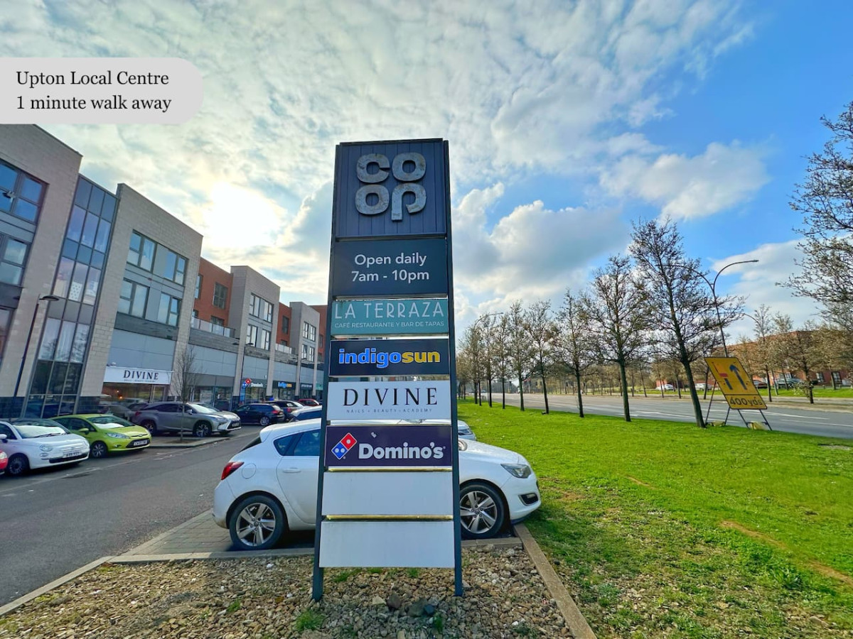Exquisite 7 Bedroom 5 Bathroom House • Free Parking • Great Location • Superfast WiFi in 21 Latchet Lane - Property image 51 - VivreStays