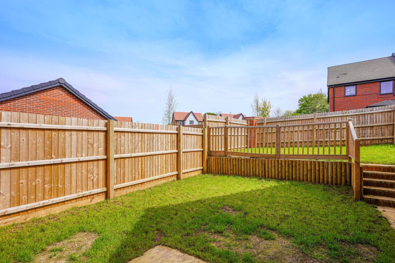 Wavendon House • Sleeps 6 • Driveway Parking • Garden • Fast Wifi • Smart TV • Self-Check-In • Yoko Property in 43 Balderstone Road - Property image 23 - VivreStays