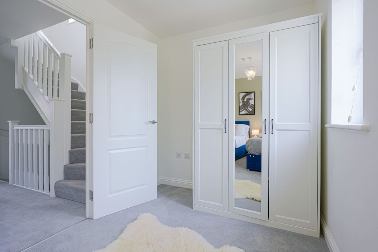 Wavendon House • Sleeps 6 • Driveway Parking • Garden • Fast Wifi • Smart TV • Self-Check-In • Yoko Property in 43 Balderstone Road - Property image 11 - VivreStays