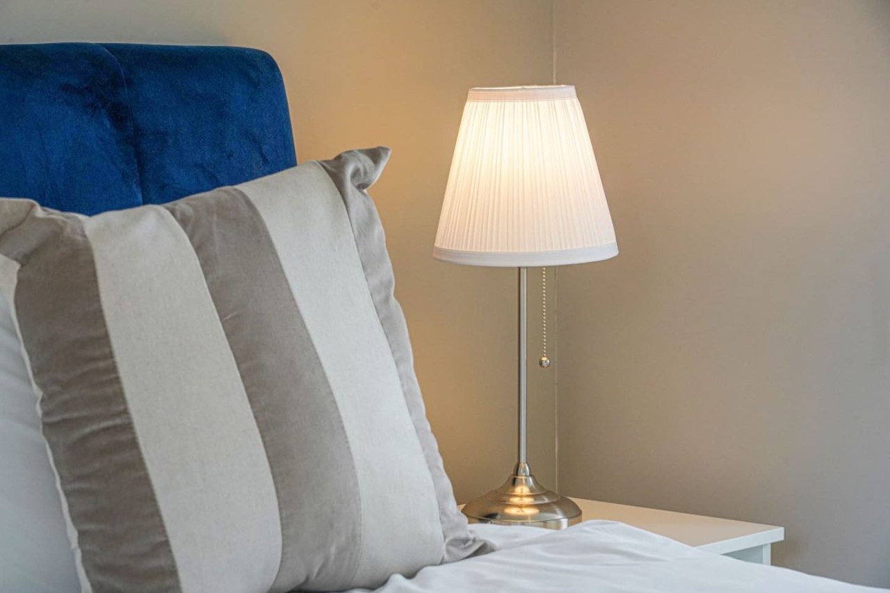 Wavendon House • Sleeps 6 • Driveway Parking • Garden • Fast Wifi • Smart TV • Self-Check-In • Yoko Property in 43 Balderstone Road - Property image 3 - VivreStays