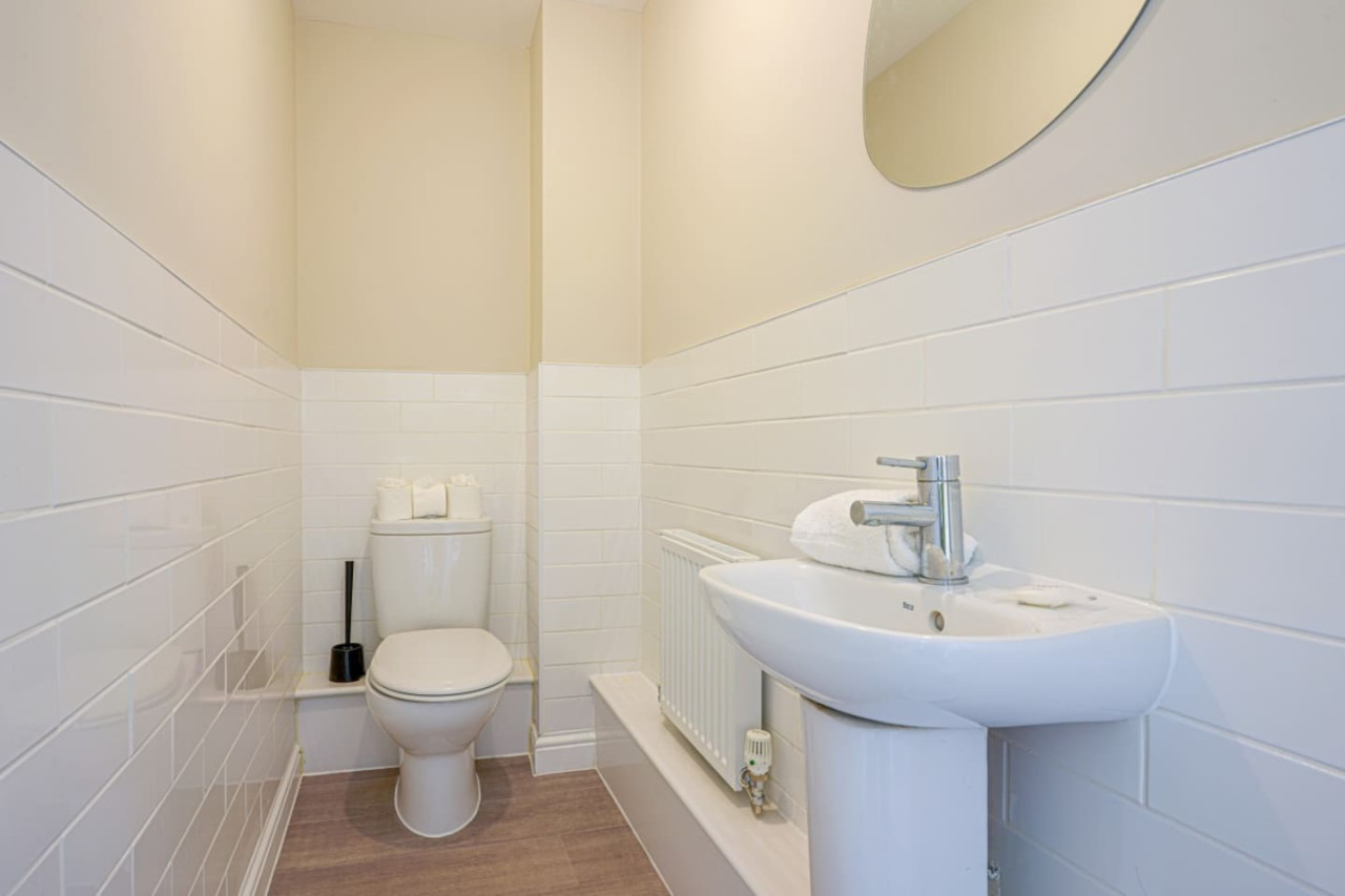 Wavendon House • Sleeps 6 • Driveway Parking • Garden • Fast Wifi • Smart TV • Self-Check-In • Yoko Property in 43 Balderstone Road - Property image 21 - VivreStays