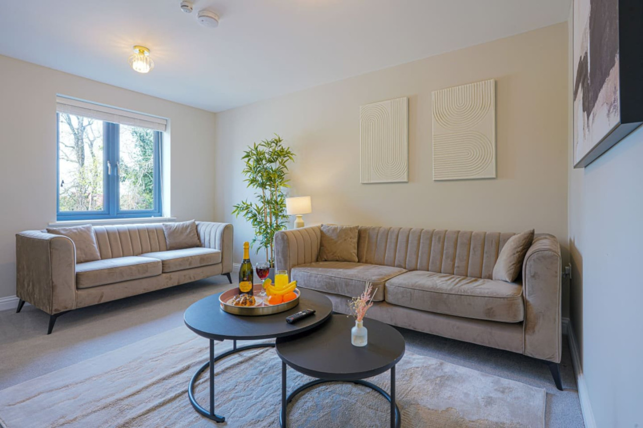 Wavendon House • Sleeps 6 • Driveway Parking • Garden • Fast Wifi • Smart TV • Self-Check-In • Yoko Property in 43 Balderstone Road - Property image 15 - VivreStays