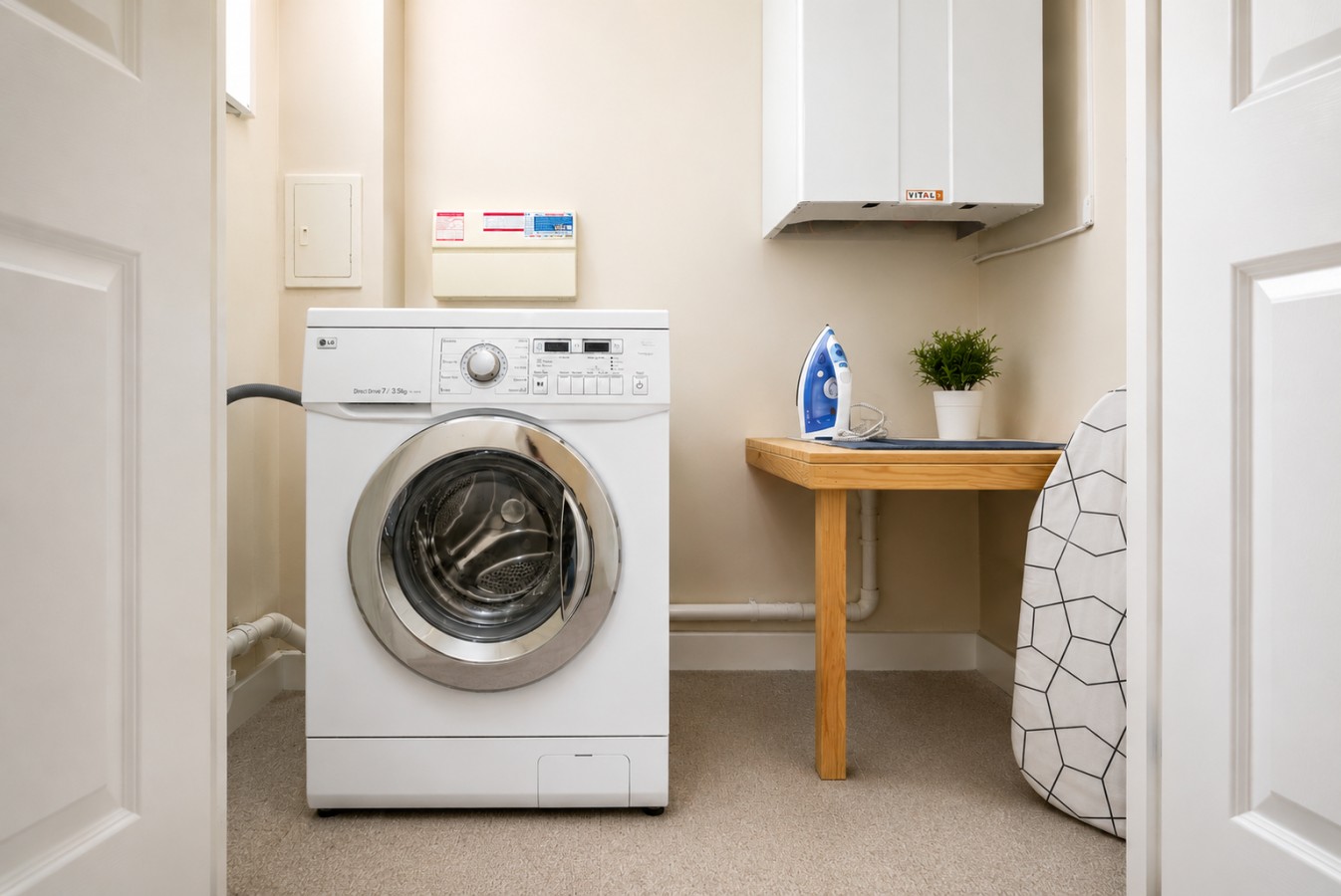 Stylish Apartment • The Hub • City Centre • Free Parking • SmartTV • Super-Fast Wifi • Yoko Property in Rillaton Walk Flat 32, Staten House - Property image 14 - VivreStays