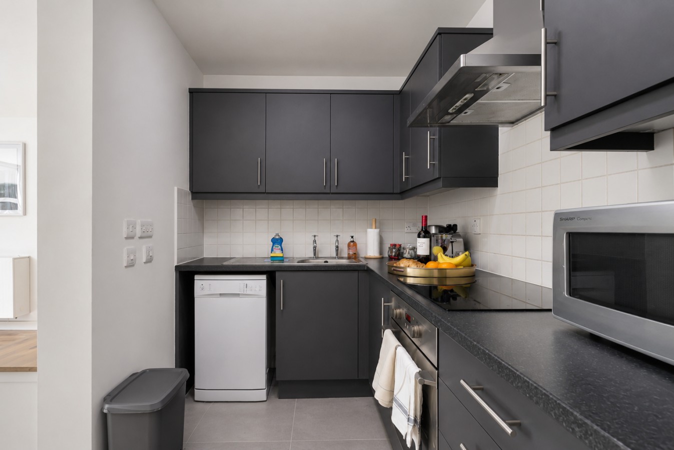 Stylish Apartment • The Hub • City Centre • Free Parking • SmartTV • Super-Fast Wifi • Yoko Property in Rillaton Walk Flat 32, Staten House - Property image 13 - VivreStays