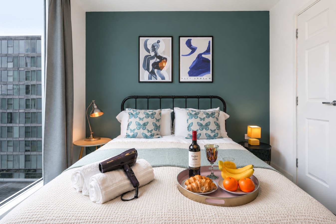 Stylish Apartment • The Hub • City Centre • Free Parking • SmartTV • Super-Fast Wifi • Yoko Property in Rillaton Walk Flat 32, Staten House - Property image 3 - VivreStays