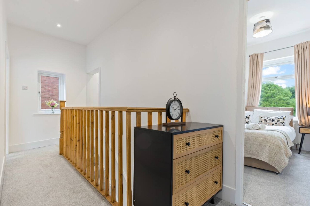 Stylish House • Free Parking •, Fast Wifi • SmartTV in 399 Bolton Road - Property image 18 - VivreStays
