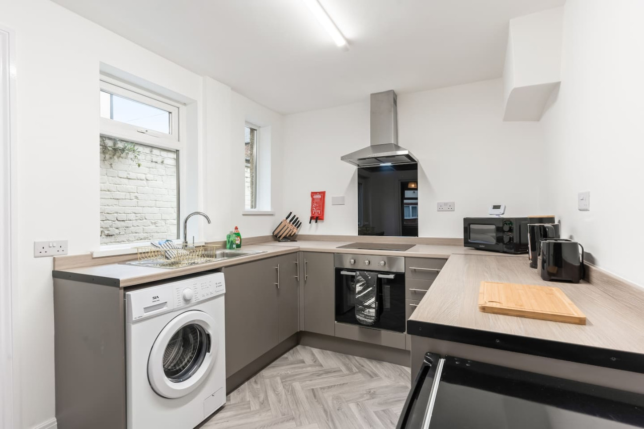 Charming House • Town Centre • Free Parking • Fast WiFI in 17 Herschell Street - Property image 18 - VivreStays