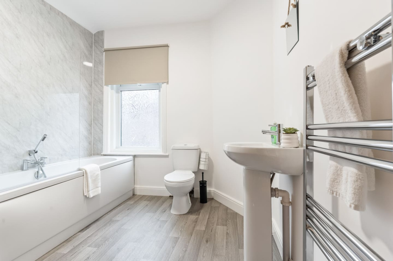 Charming House • Town Centre • Free Parking • Fast WiFI in 17 Herschell Street - Property image 6 - VivreStays
