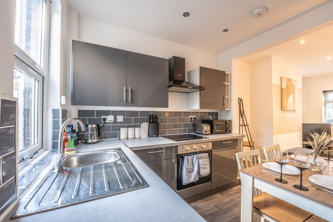 Charming House • Sleeps 5 • Free Parking • Fast Wifi • Self-Check-In in 98 Foster Street - Property image 15 - VivreStays