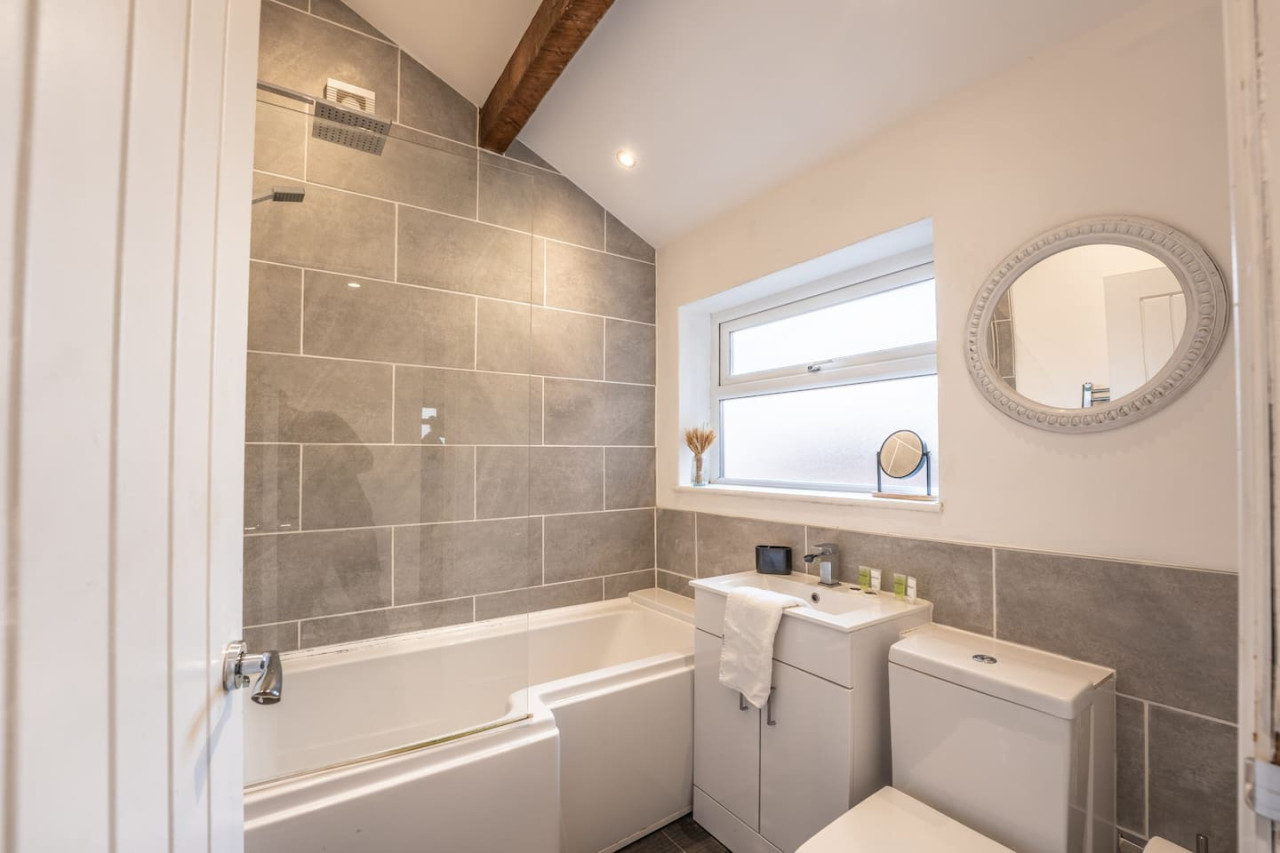Charming House • Sleeps 5 • Free Parking • Fast Wifi • Self-Check-In in 98 Foster Street - Property image 11 - VivreStays