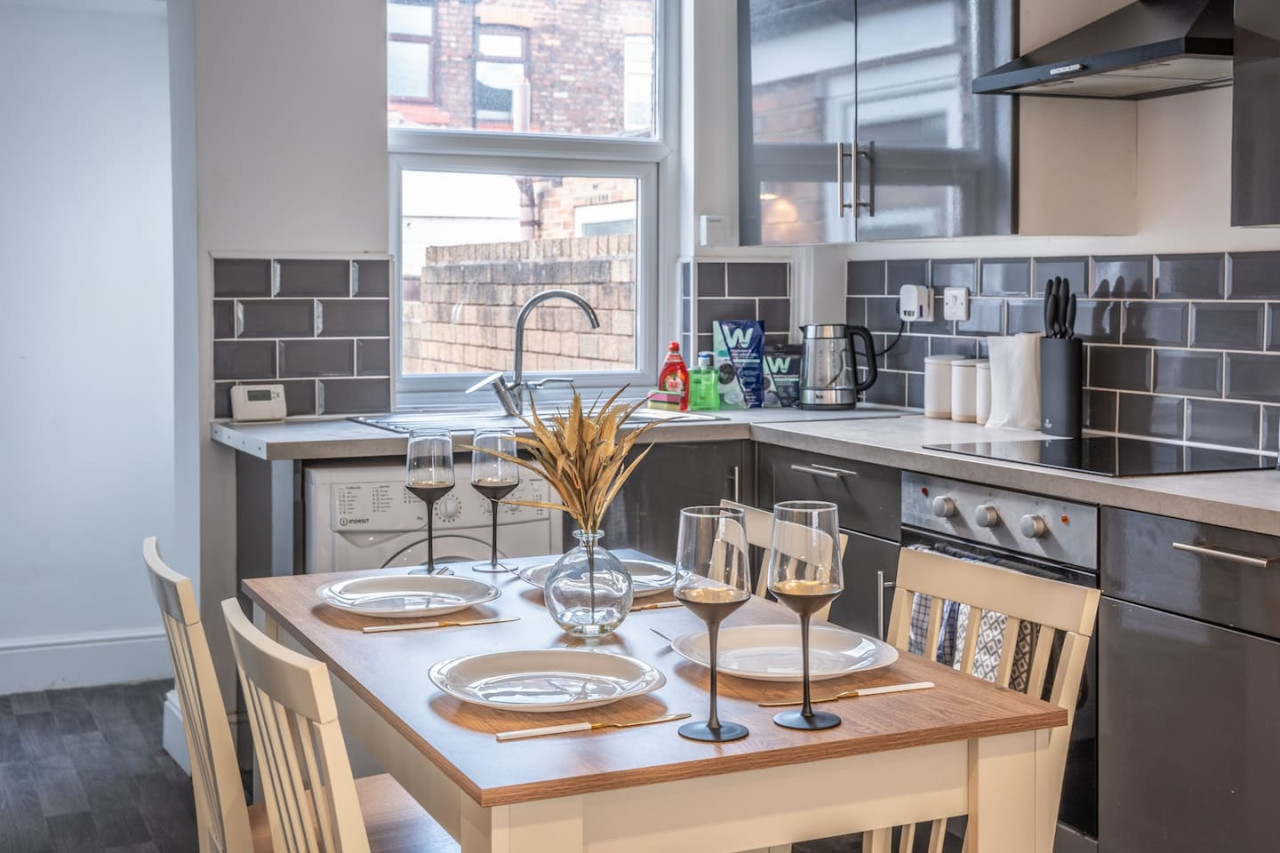 Charming House • Sleeps 5 • Free Parking • Fast Wifi • Self-Check-In in 98 Foster Street - Property image 16 - VivreStays