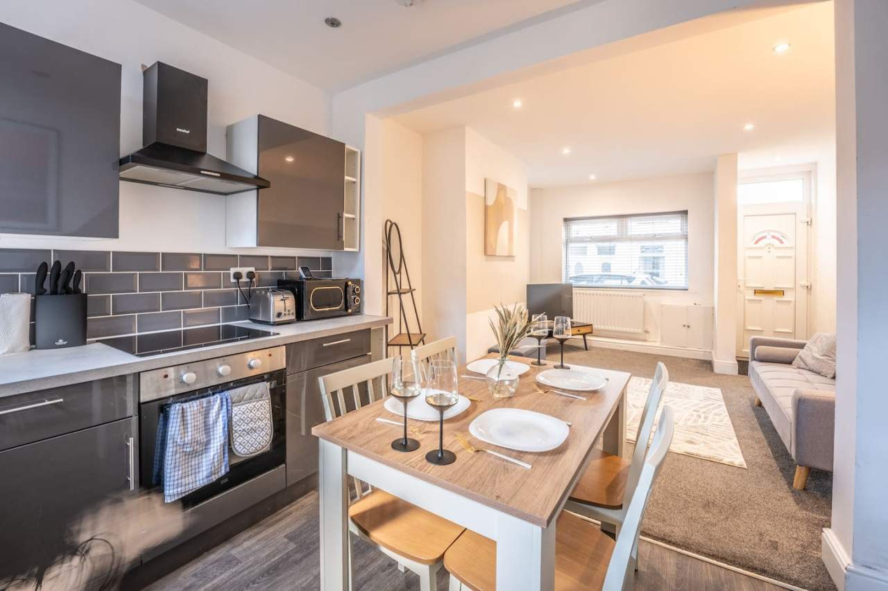 Charming House • Sleeps 5 • Free Parking • Fast Wifi • Self-Check-In in 98 Foster Street - Property image 18 - VivreStays