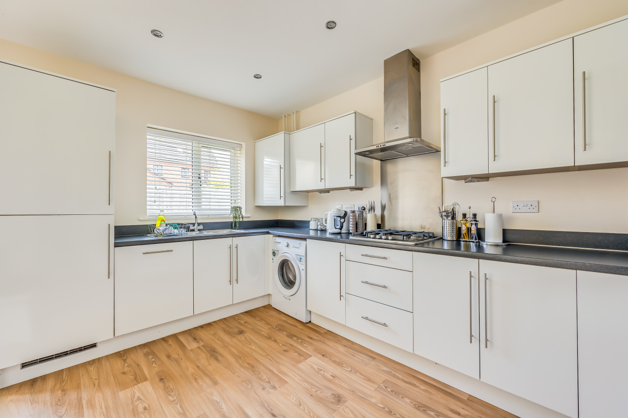 Beautiful Detached House • Excellent Location • Driveway Parking • Office • Smart TVs • Fast Wifi in 12 Jennings Close - Property image 20 - VivreStays