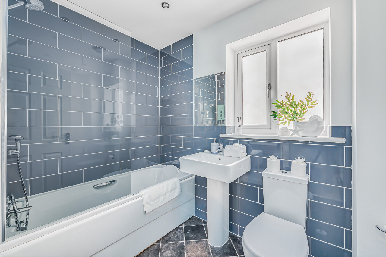 Beautiful Detached House • Excellent Location • Driveway Parking • Office • Smart TVs • Fast Wifi in 12 Jennings Close - Property image 15 - VivreStays