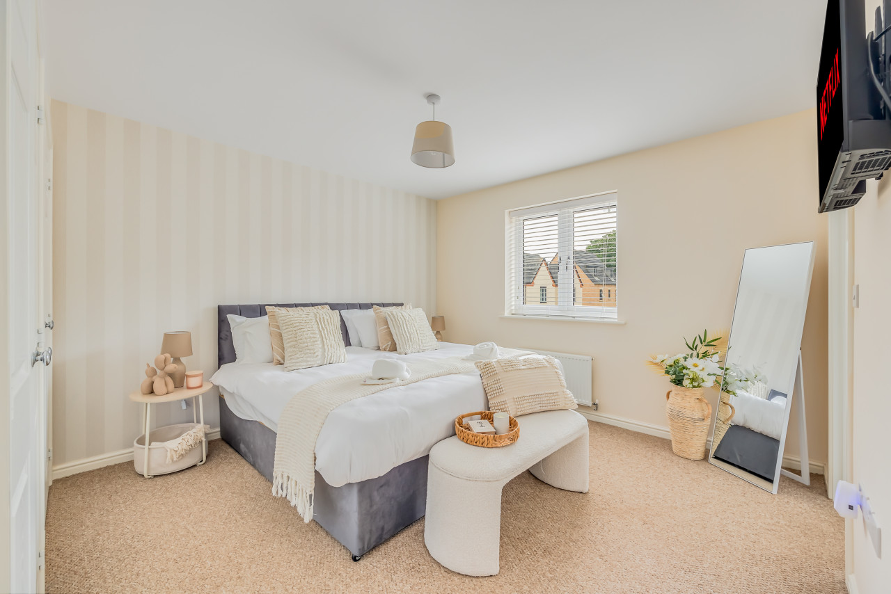 Beautiful Detached House • Excellent Location • Driveway Parking • Office • Smart TVs • Fast Wifi in 12 Jennings Close - Property image 5 - VivreStays