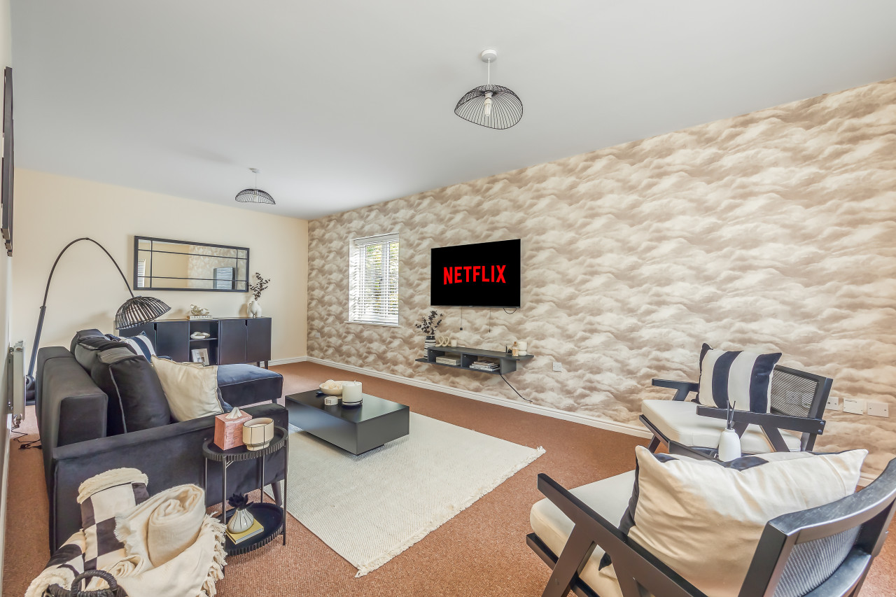 Beautiful Detached House • Excellent Location • Driveway Parking • Office • Smart TVs • Fast Wifi in 12 Jennings Close - Property image 16 - VivreStays
