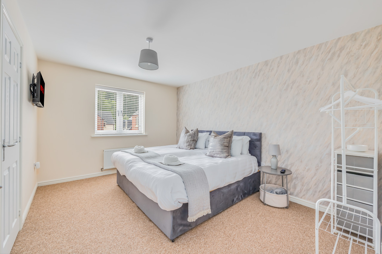 Beautiful Detached House • Excellent Location • Driveway Parking • Office • Smart TVs • Fast Wifi in 12 Jennings Close - Property image 9 - VivreStays
