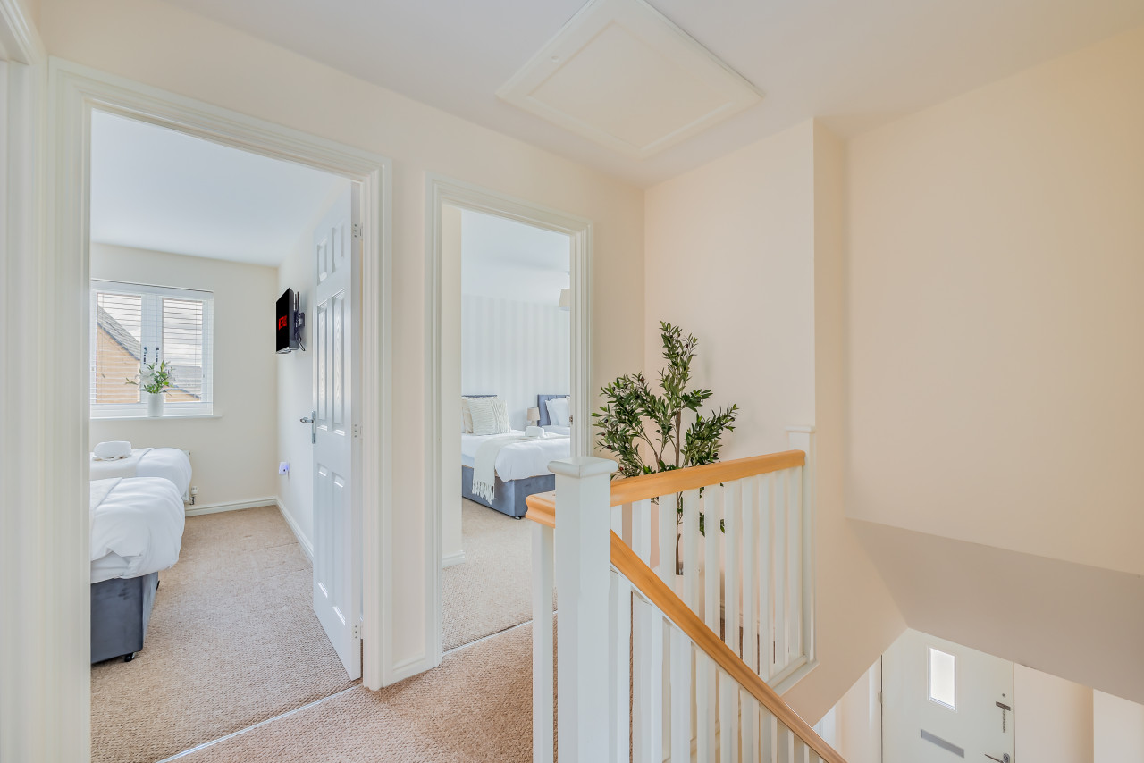 Beautiful Detached House • Excellent Location • Driveway Parking • Office • Smart TVs • Fast Wifi in 12 Jennings Close - Property image 10 - VivreStays