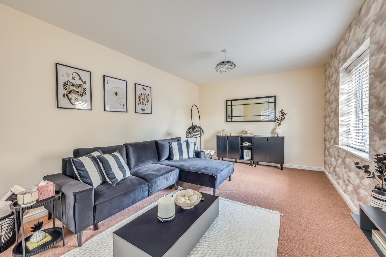 Beautiful Detached House • Excellent Location • Driveway Parking • Office • Smart TVs • Fast Wifi in 12 Jennings Close - Property image 18 - VivreStays