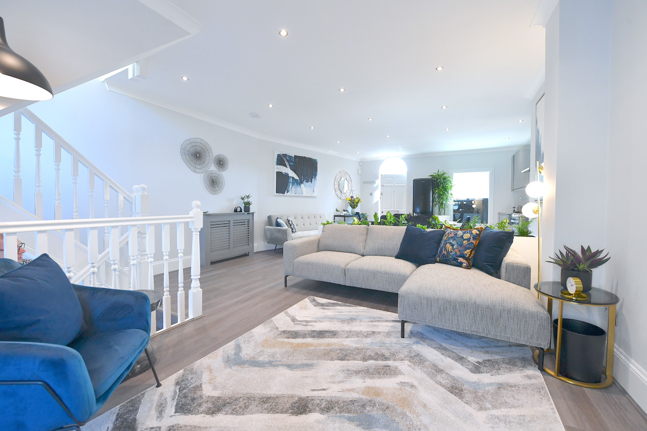 Waterloo Residence | Central London | Over 2000 sqft | Free Parking in 130 Lambeth Rd, London SE1 7DF, UK - Property image 4 - VivreStays