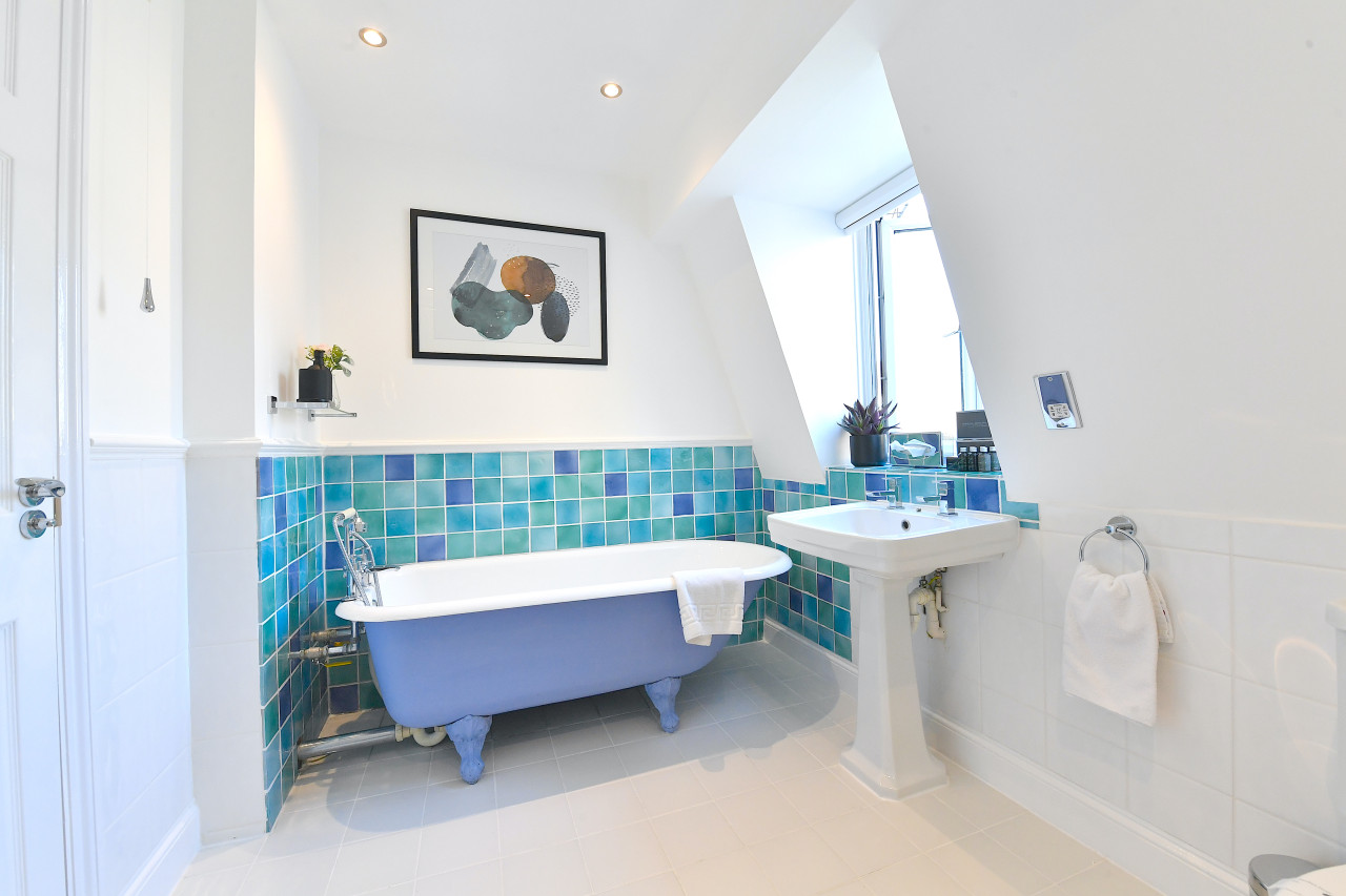 Waterloo Residence | Central London | Over 2000 sqft | Free Parking in 130 Lambeth Rd, London SE1 7DF, UK - Property image 10 - VivreStays