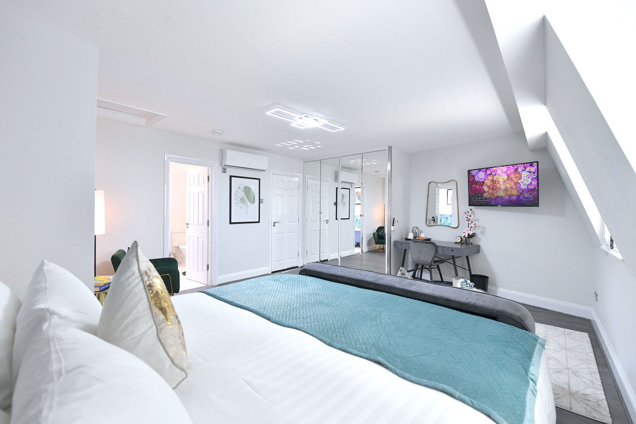 Waterloo Residence | Central London | Over 2000 sqft | Free Parking in 130 Lambeth Rd, London SE1 7DF, UK - Property image 9 - VivreStays