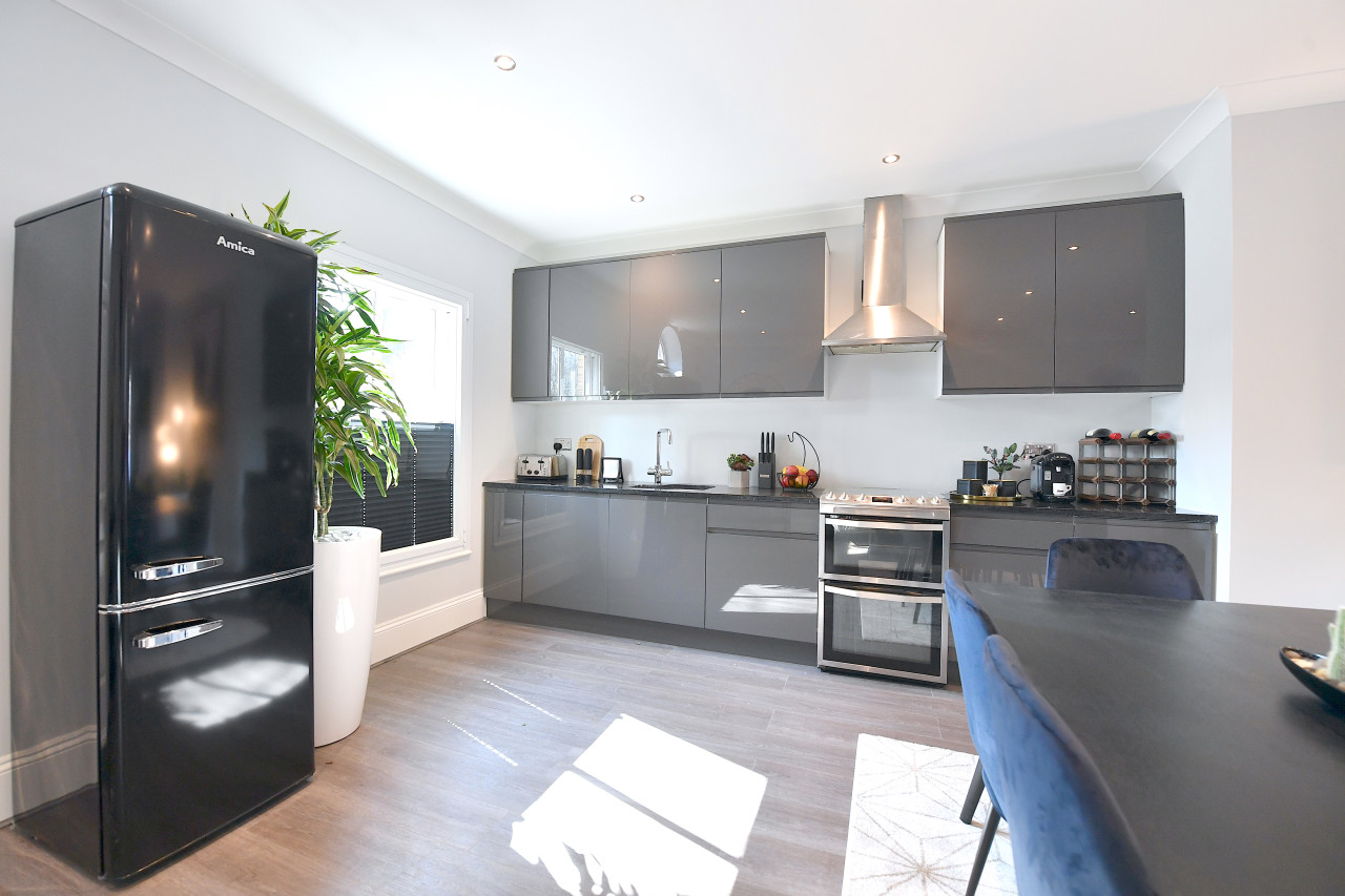 Waterloo Residence | Central London | Over 2000 sqft | Free Parking in 130 Lambeth Rd, London SE1 7DF, UK - Property image 2 - VivreStays
