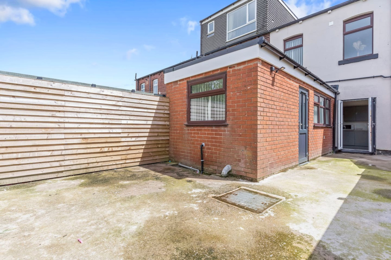 Charming House • Free Parking • FastWiFi • SmartTV in 403 Bolton Road - Property image 31 - VivreStays