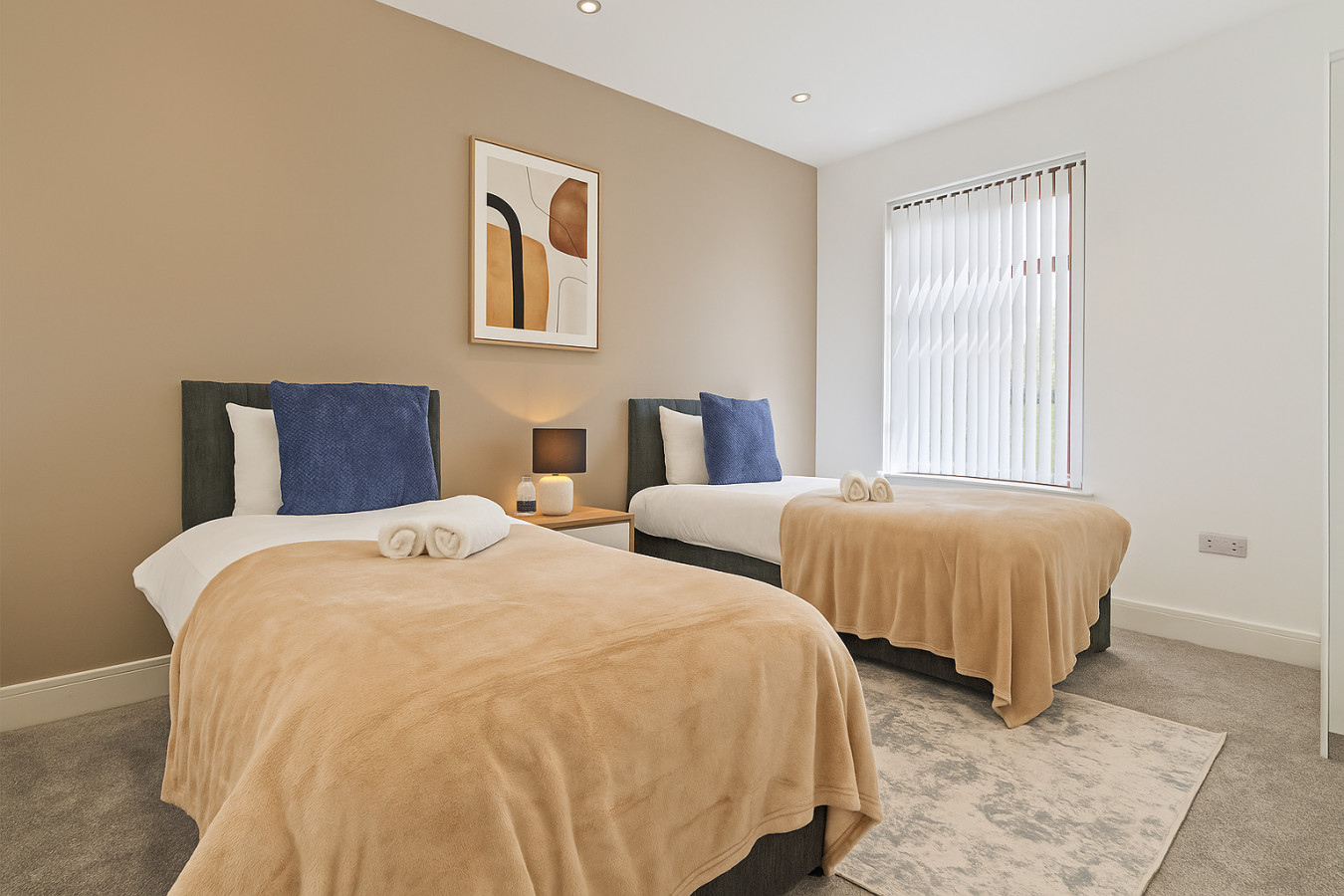 Charming House • Free Parking • FastWiFi • SmartTV in 403 Bolton Road - Property image 2 - VivreStays