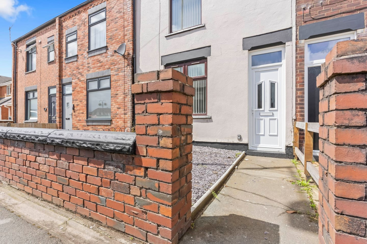 Charming House • Free Parking • FastWiFi • SmartTV in 403 Bolton Road - Property image 32 - VivreStays