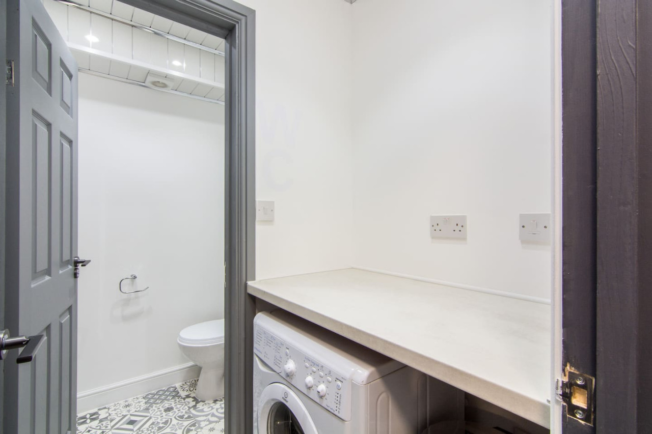 Charming 5 Bedroom 5 Bathroom House • Great Location • Free Parking • Fast WiFi in 135 Hollis Road - Property image 29 - VivreStays