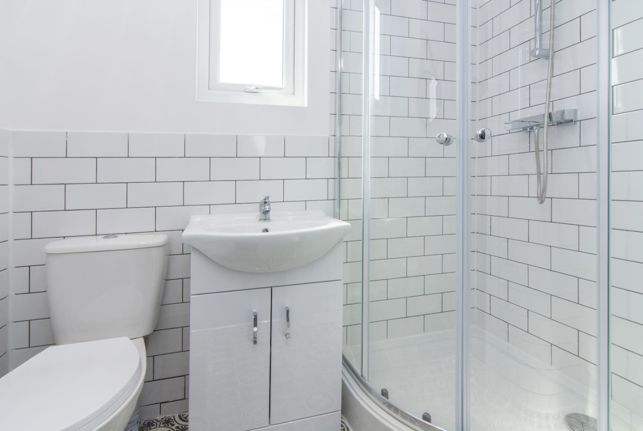 Charming 5 Bedroom 5 Bathroom House • Great Location • Free Parking • Fast WiFi in 135 Hollis Road - Property image 11 - VivreStays