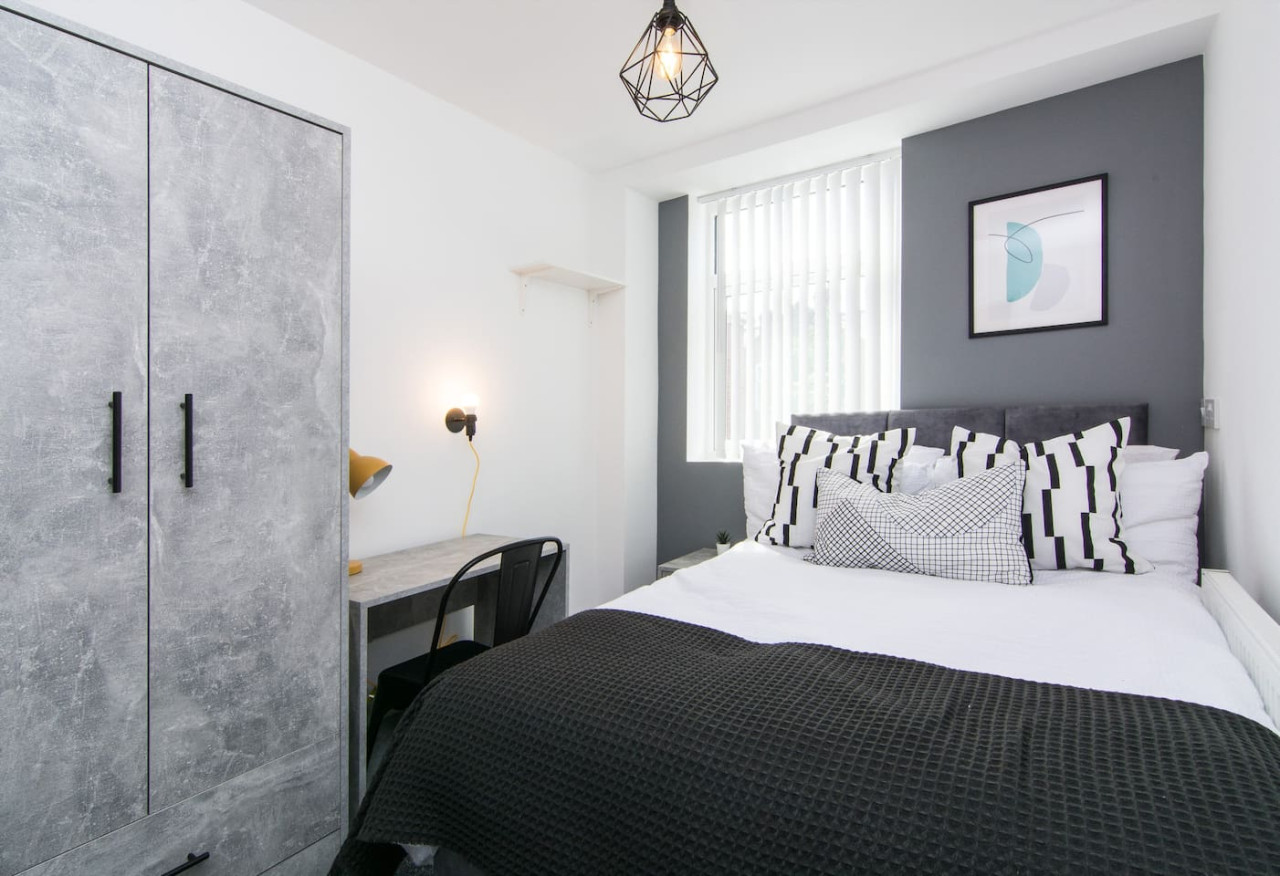 Charming 5 Bedroom 5 Bathroom House • Great Location • Free Parking • Fast WiFi in 135 Hollis Road - Property image 16 - VivreStays