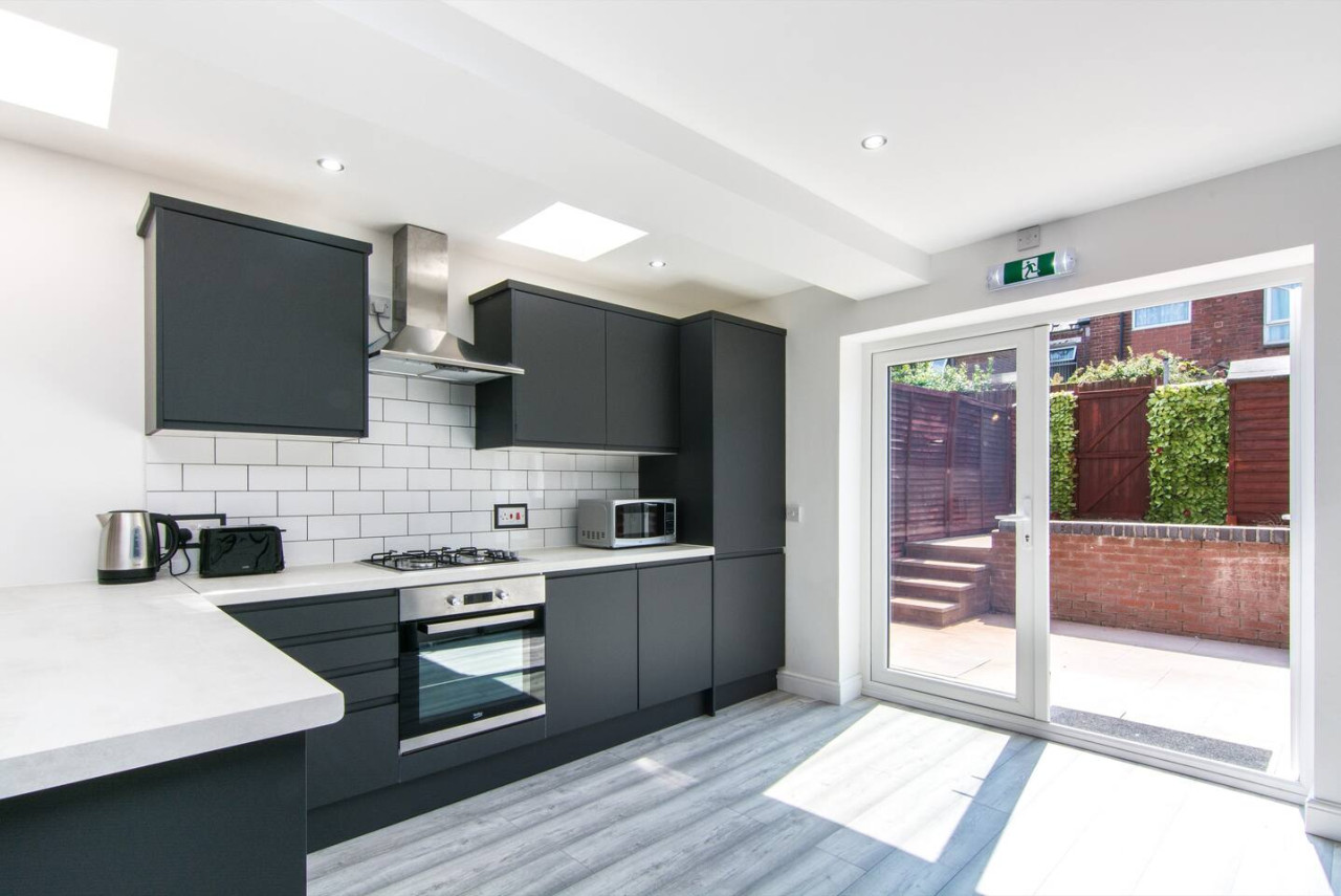 Charming 5 Bedroom 5 Bathroom House • Great Location • Free Parking • Fast WiFi in 135 Hollis Road - Property image 24 - VivreStays