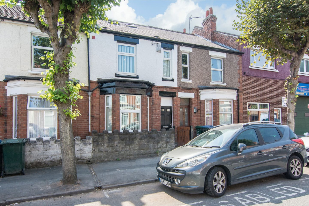 Charming 5 Bedroom 5 Bathroom House • Great Location • Free Parking • Fast WiFi in 135 Hollis Road - Property image 32 - VivreStays
