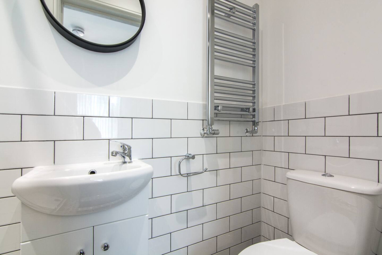 Charming 5 Bedroom 5 Bathroom House • Great Location • Free Parking • Fast WiFi in 135 Hollis Road - Property image 15 - VivreStays