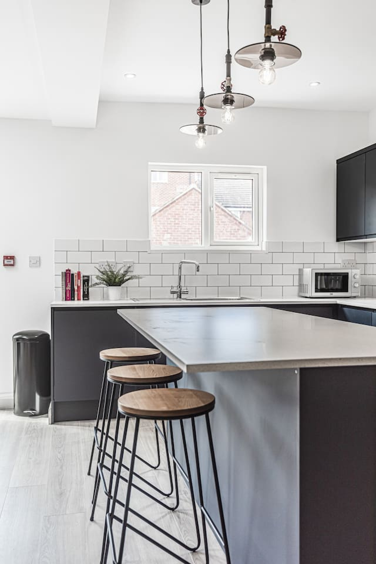 Spacious 6 bedroom 6 bathroom House • Sleeps 12 • Free Parking • Fast WiFi in 101 Bolingbroke Road - Property image 18 - VivreStays