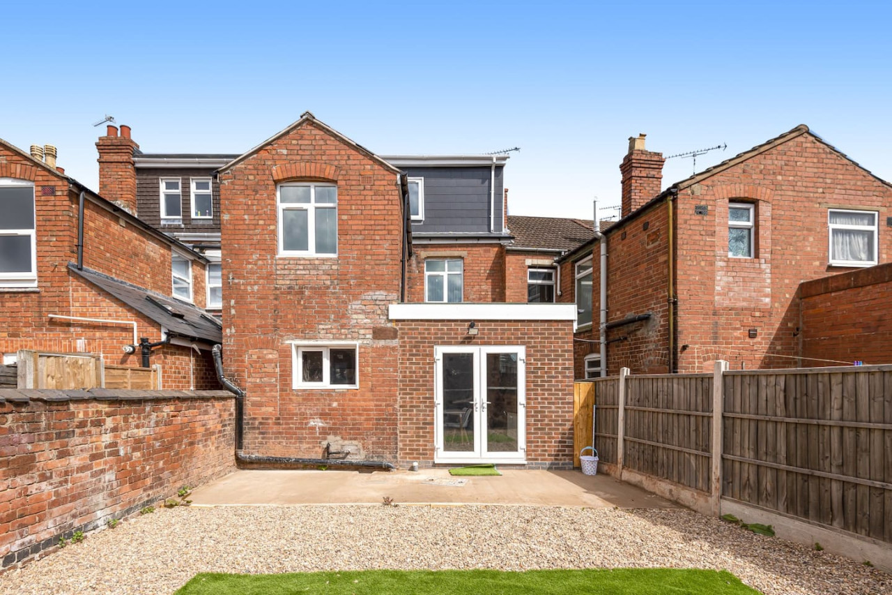 Spacious 6 bedroom 6 bathroom House • Sleeps 12 • Free Parking • Fast WiFi in 101 Bolingbroke Road - Property image 21 - VivreStays
