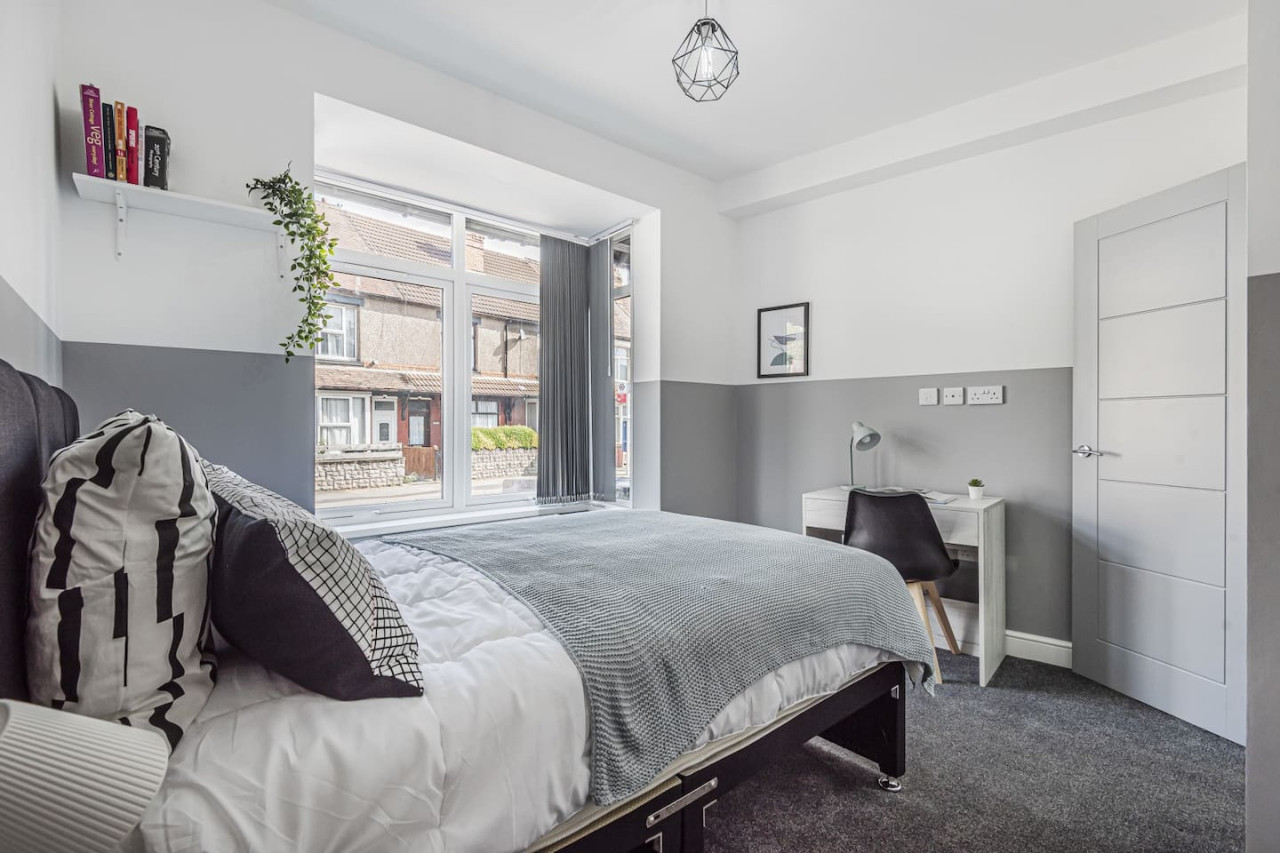 Spacious 6 bedroom 6 bathroom House • Sleeps 12 • Free Parking • Fast WiFi in 101 Bolingbroke Road - Property image 11 - VivreStays