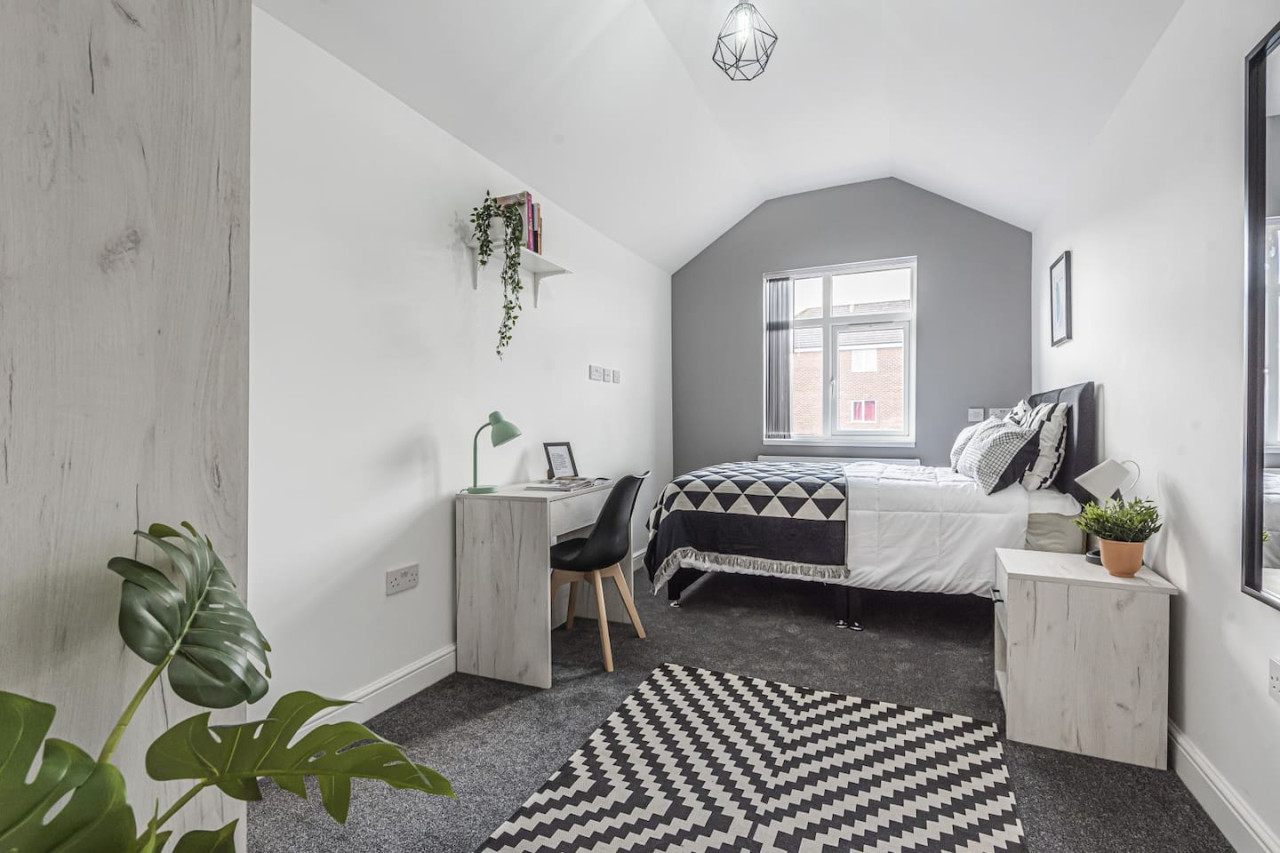 Spacious 6 bedroom 6 bathroom House • Sleeps 12 • Free Parking • Fast WiFi in 101 Bolingbroke Road - Property image 7 - VivreStays