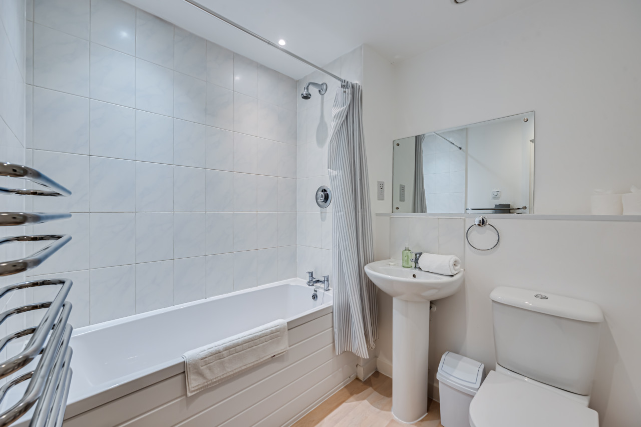 Executive Apartment in City Centre • Fast Wifi • Smart TV • Access to Communal Gym and Terrace in Delta House, St Andrews Street, Northampton, NN1 2HA - Property image 6 - VivreStays