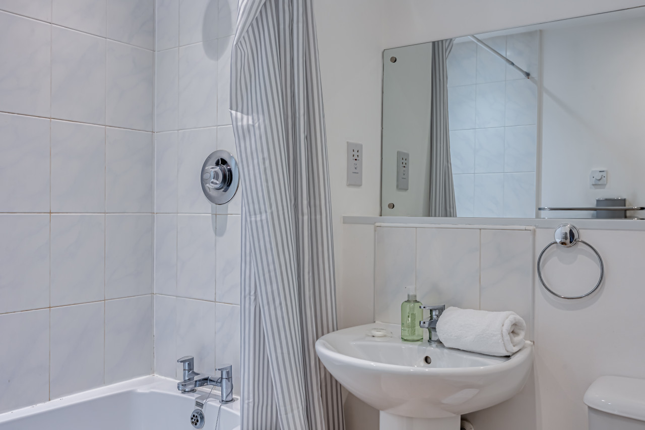 Executive Apartment in City Centre • Fast Wifi • Smart TV • Access to Communal Gym and Terrace in Delta House, St Andrews Street, Northampton, NN1 2HA - Property image 7 - VivreStays