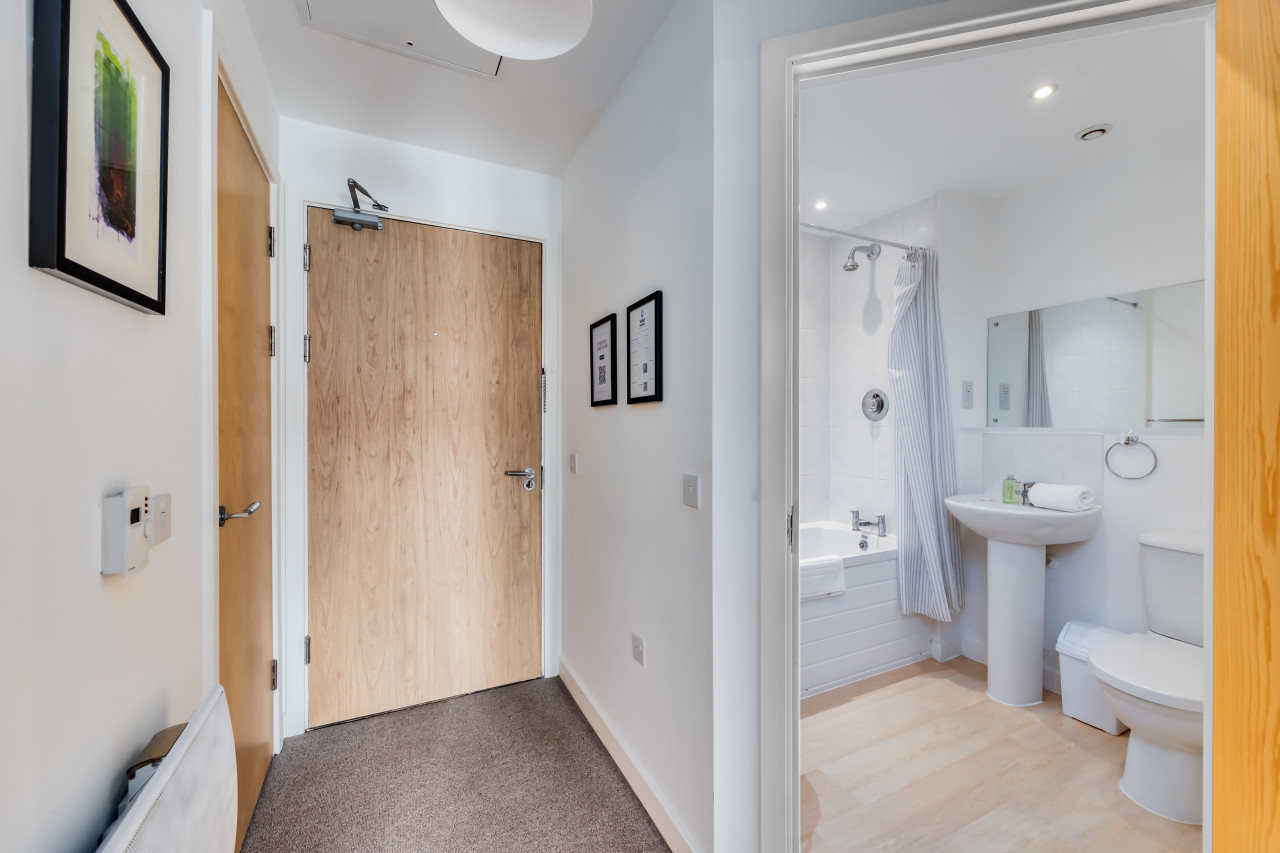 Executive Apartment in City Centre • Fast Wifi • Smart TV • Access to Communal Gym and Terrace in Delta House, St Andrews Street, Northampton, NN1 2HA - Property image 5 - VivreStays
