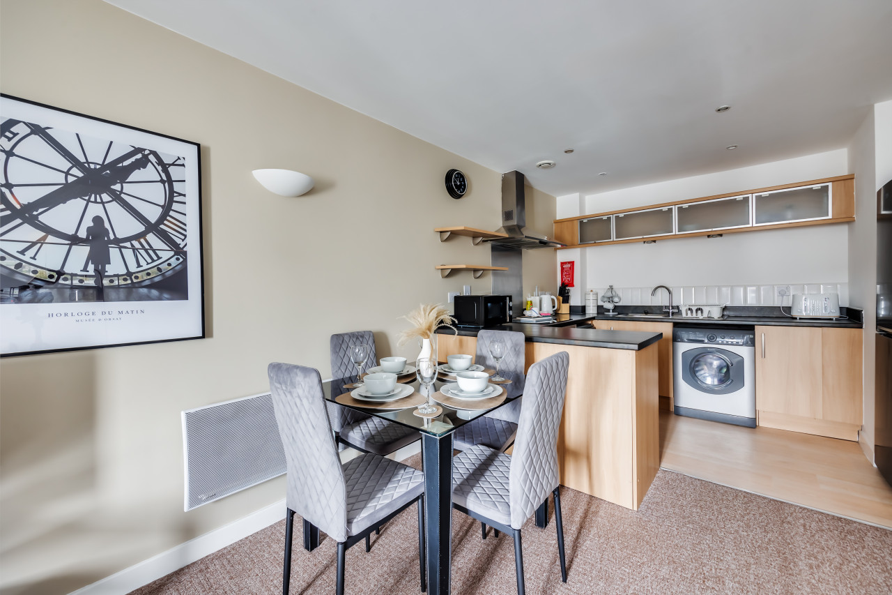 Executive Apartment in City Centre • Fast Wifi • Smart TV • Access to Communal Gym and Terrace in Delta House, St Andrews Street, Northampton, NN1 2HA - Property image 11 - VivreStays