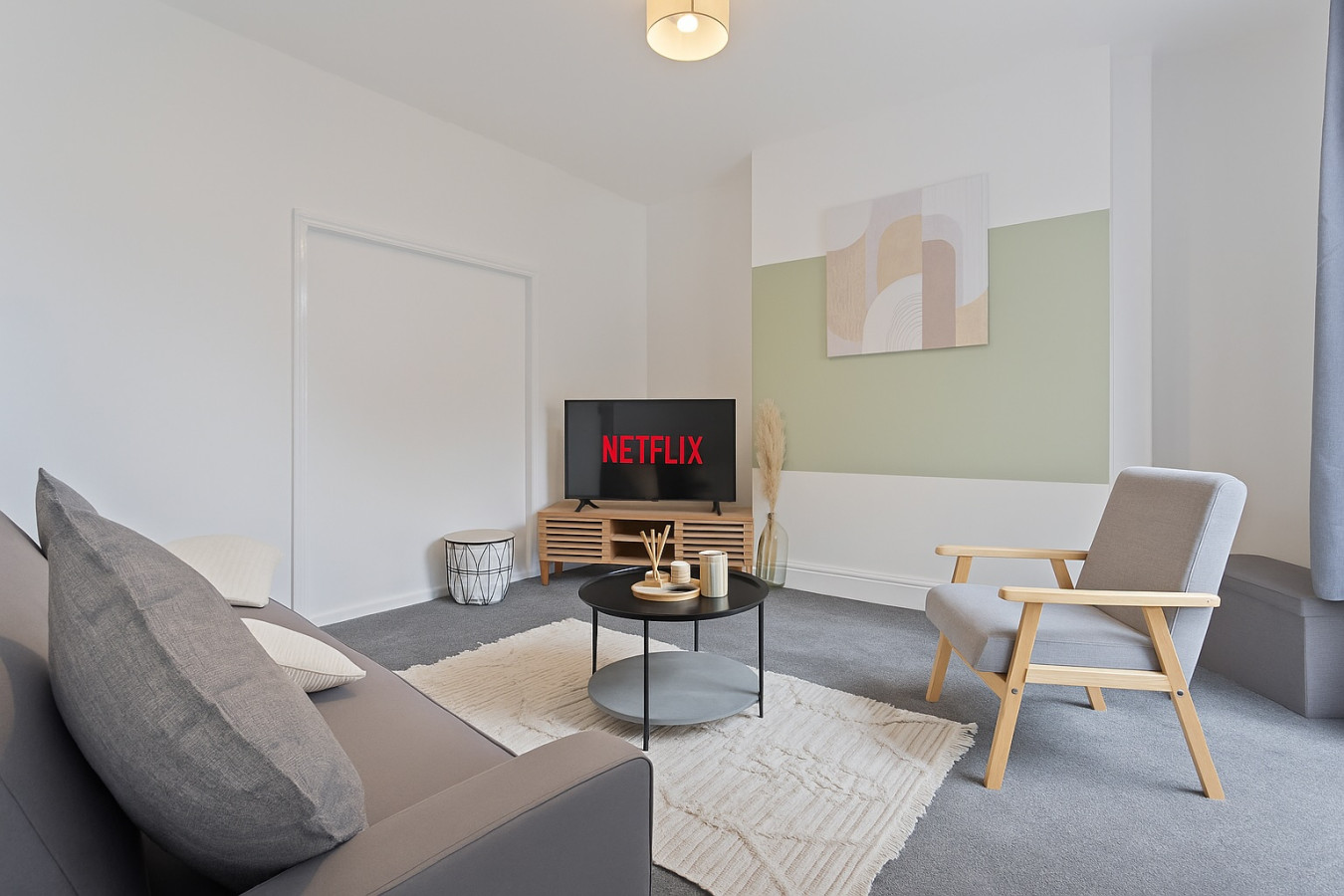 Spacious House • Sleeps 9 • Town Centre • Free Parking • Fast WiFi in 70 Lord Street - Property image 18 - VivreStays