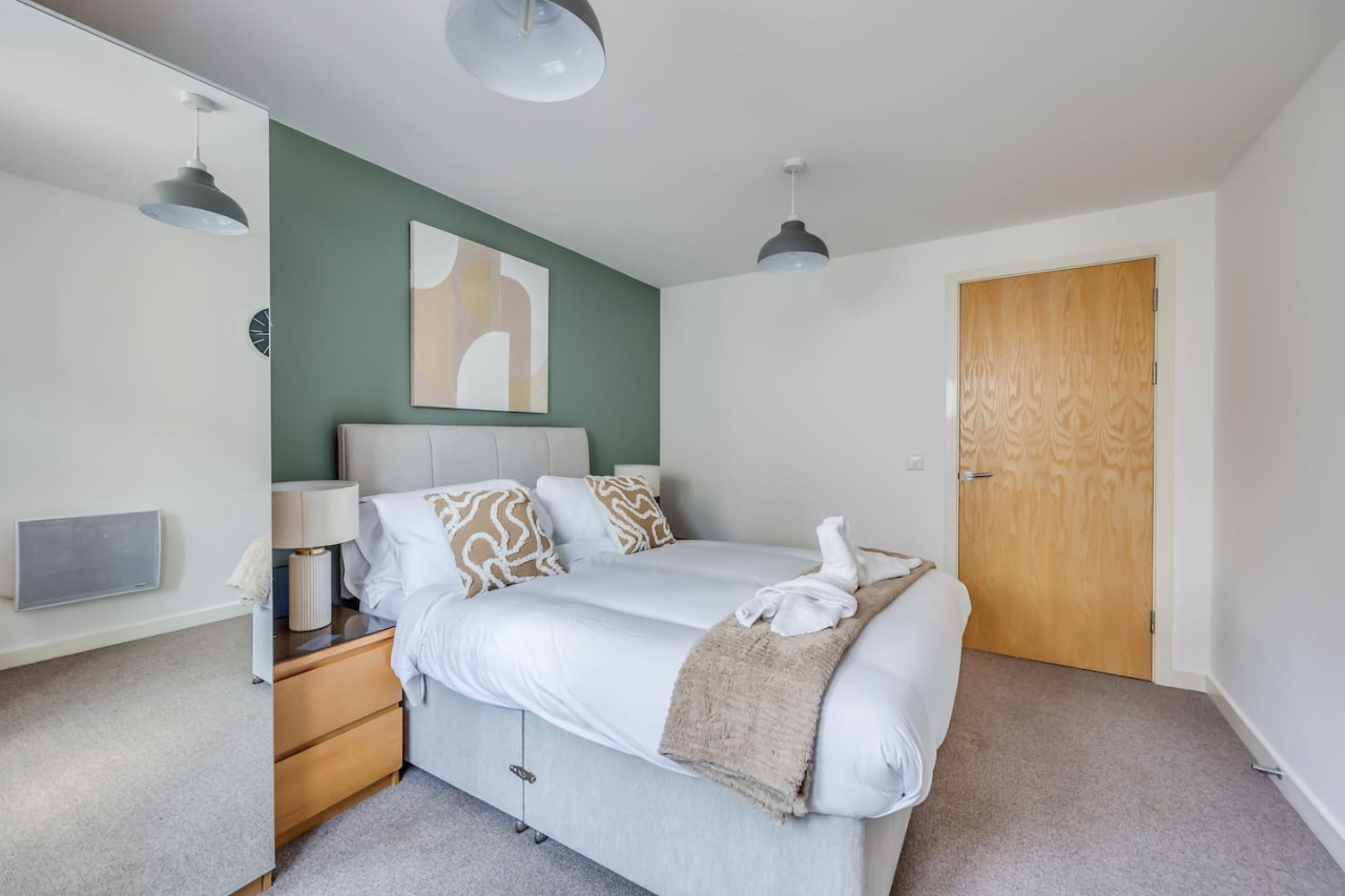 Elegant Apartment in City Centre • Fast Wifi • Smart TV • Access to Communal Gym and Terrace in Delta House, Saint Andrews Street Flat 303 - Property image 9 - VivreStays