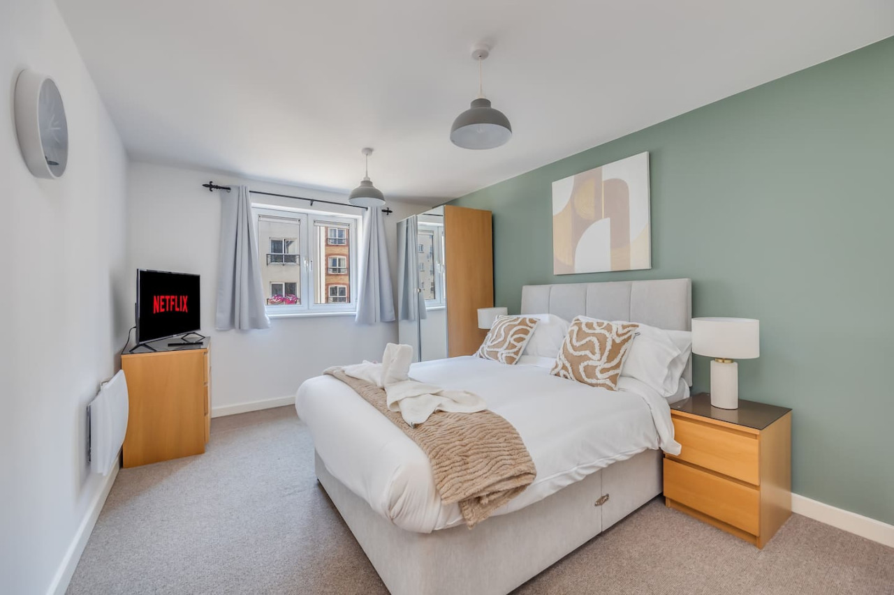 Elegant Apartment in City Centre • Fast Wifi • Smart TV • Access to Communal Gym and Terrace in Delta House, Saint Andrews Street Flat 303 - Property image 7 - VivreStays
