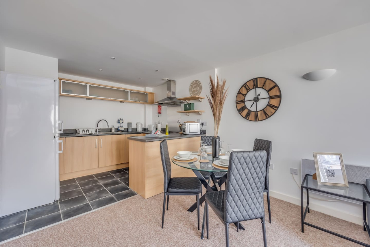 Elegant Apartment in City Centre • Fast Wifi • Smart TV • Access to Communal Gym and Terrace in Delta House, Saint Andrews Street Flat 303 - Property image 4 - VivreStays