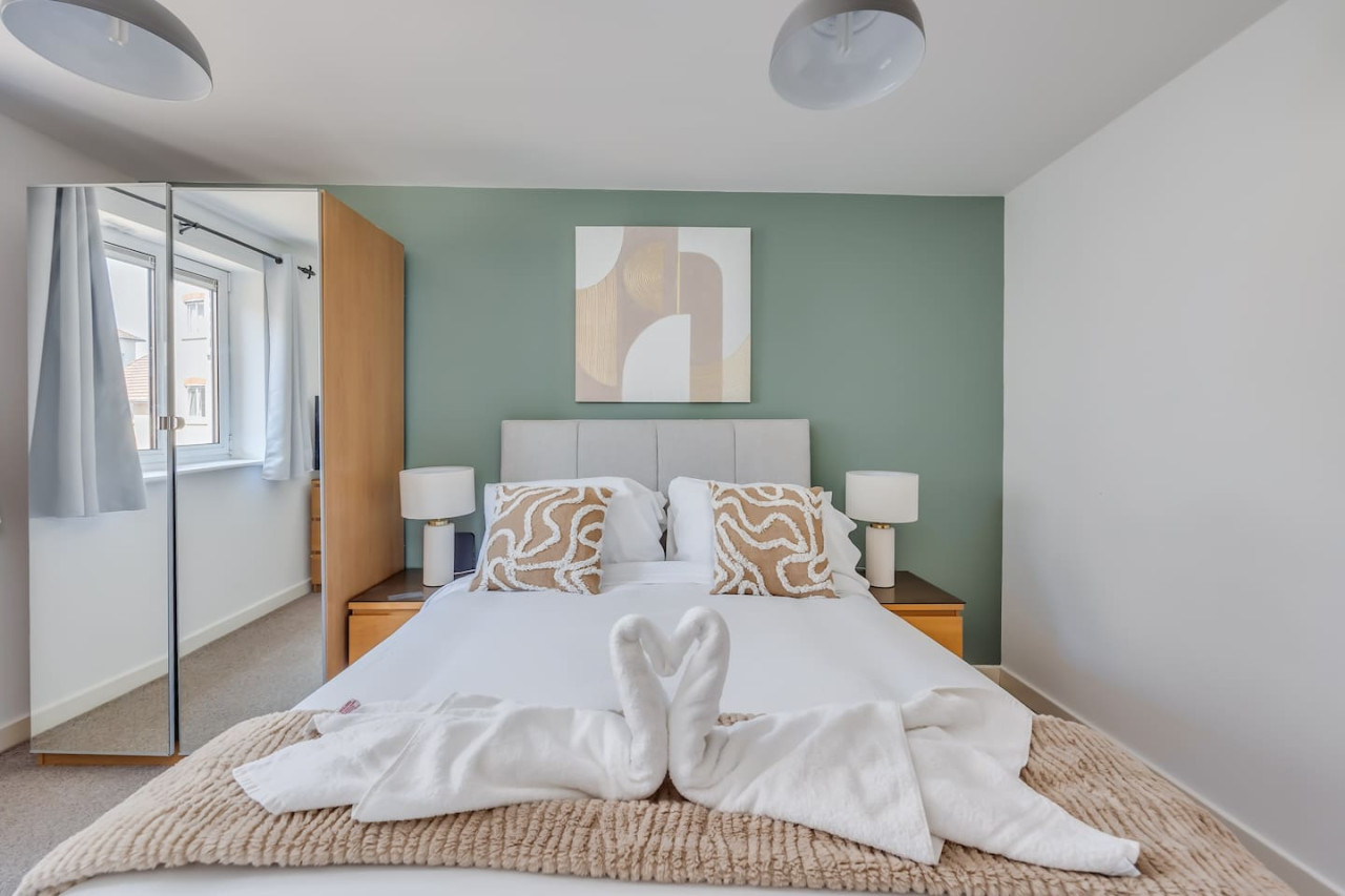 Elegant Apartment in City Centre • Fast Wifi • Smart TV • Access to Communal Gym and Terrace in Delta House, Saint Andrews Street Flat 303 - Property image 8 - VivreStays